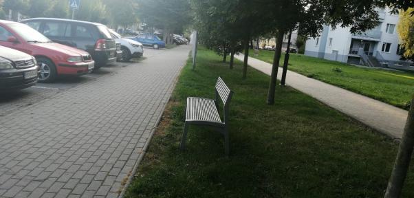 Nové lavičky v Brezovej 2