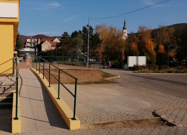 Nový bezbariérový prístup pri nákupnom stredisku 4